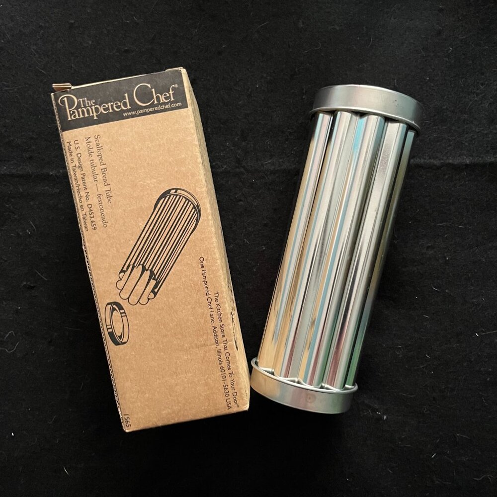 Vintage Pampered Chef Scalloped Bread Tube